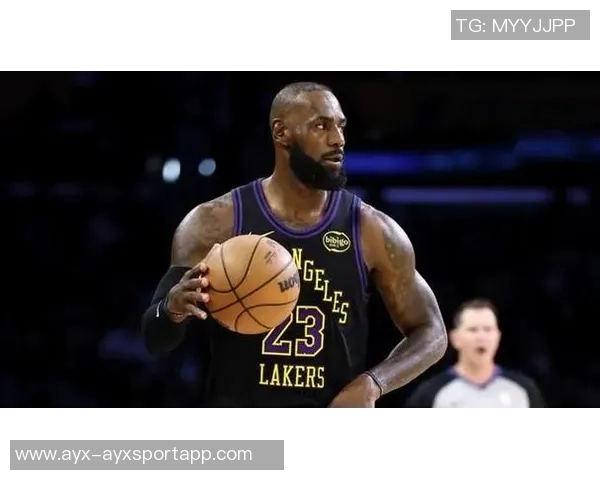 詹姆斯在防守端的组织能力出色但轮转时机偶尔迟缓 詹姆斯在防守端的组织能力出色但轮转时机偶尔迟缓