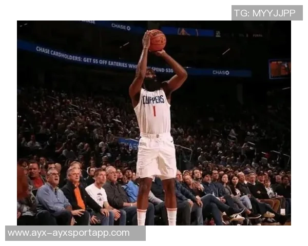 乔治状态回暖半场表现出色12分钟内高效拿下11分2助攻