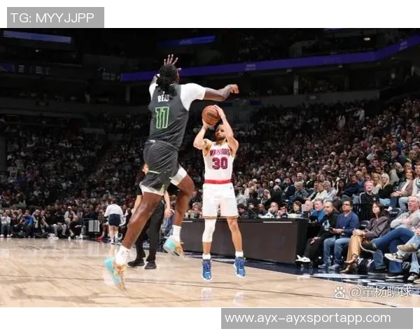 库里与爱德华兹赛后亲密互动热聊背后的友谊与篮球梦想