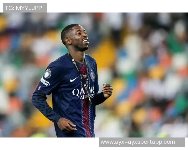 登贝莱伤情未愈仍坚持参加巴黎训练展现斗志